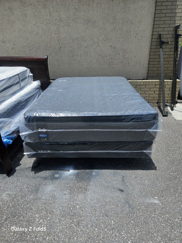 Brand New Queen Size Plush Pillow Top Sealy Posture Pedic Mattress And Box Spring In Plastic
