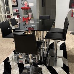 Table And Six Leather Bar Stools. Chair height adjustable. Very good condition. Chrome and glass table