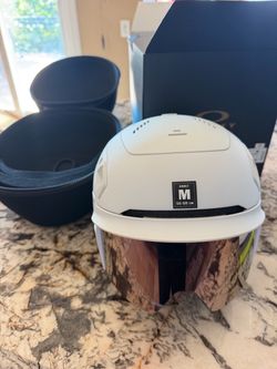Oakley White Ski Helmet with Visor, Size Medium Mod 7