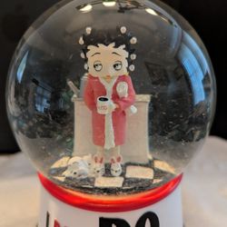 Rare Betty Boop "I DON'T DO Mornings"  Musical Snow Globe 