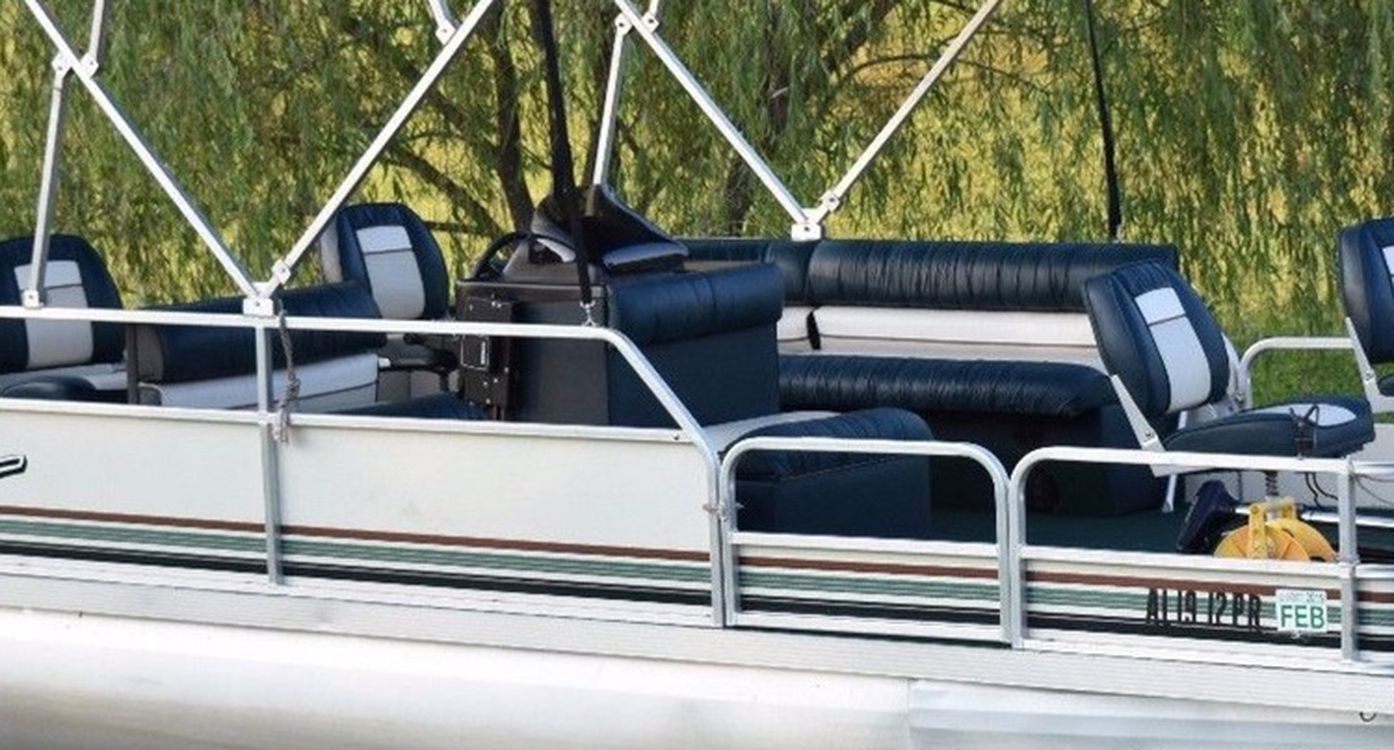 Photo No Damage 04 Voyager Pontoon Boat Or Any Other