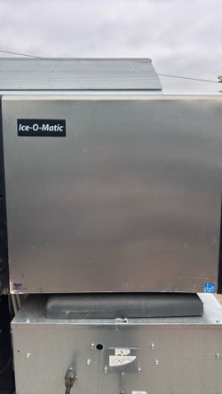 Ice maker unit good condition  complete set 800$