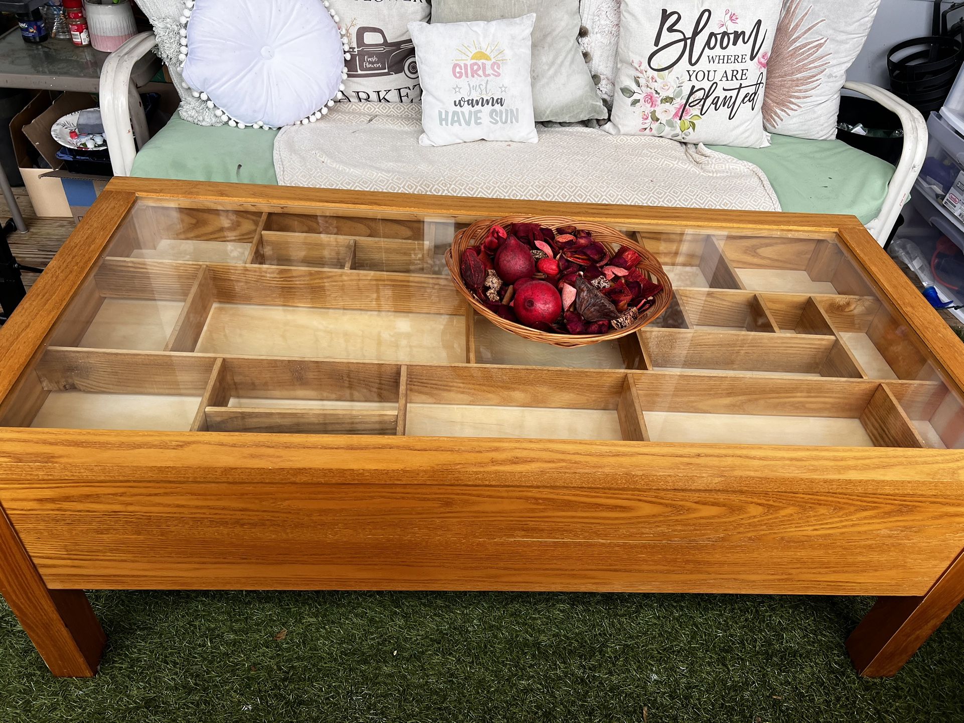 Display Coffee Table with Glass Top & Storage Compartments – Unique & Stylish!