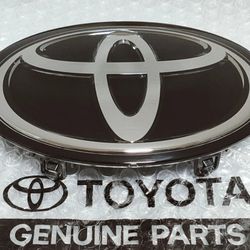 Toyota RAV4 2019 2020 2021 Front Grille Emblem Logo Radar 53141-33130/33140