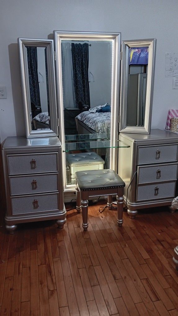 QUEEN SIZE Bedroom Set