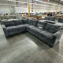 Corduroy Dark Grey Sectional.  New Sectional  4-pc     Nuevo Seccional  De 4 Piezas Color Gris. Oscuro  4-Piece Sectional Set New sectional in a box  