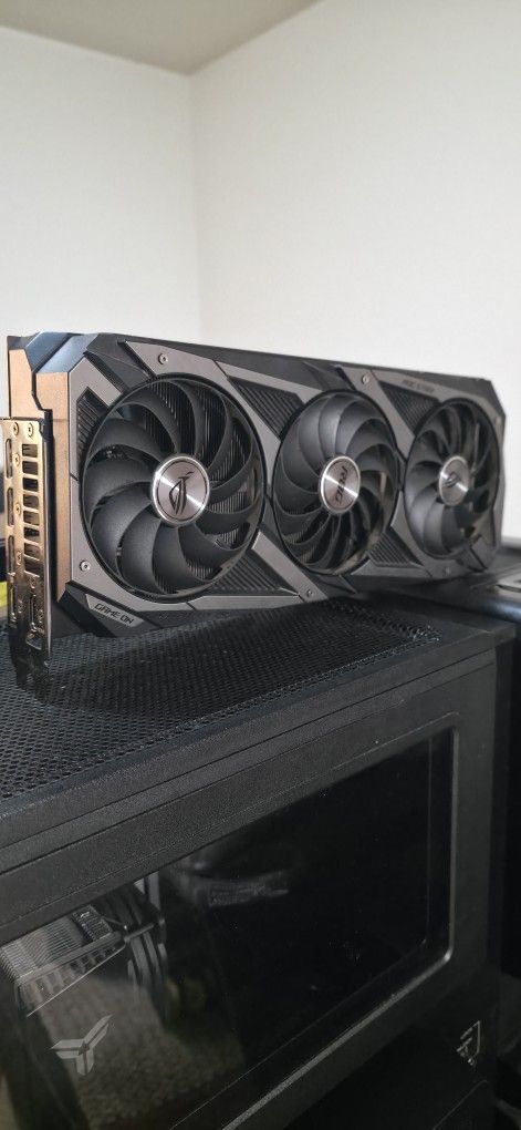 ASUS ROG Strix RTX 3080 (10GB GDDR6X) – Excellent Condition