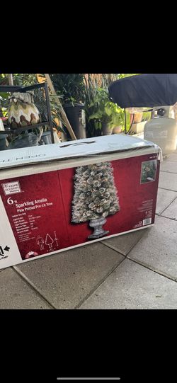 6 Foot Pre Lit Christmas Tree