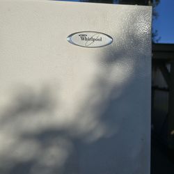 Whirlpool Apartment Size Fridge 