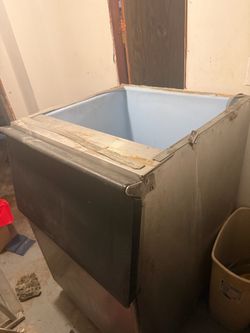Ice maker - Used