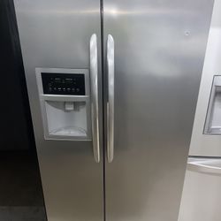Frigidaire Side-by-side Good Condition We Delivery 36x68