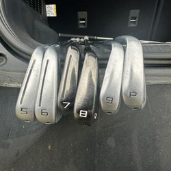 TaylorMade P-790 Iron Set Mix Of Stiff Steel And Graphite Shafts