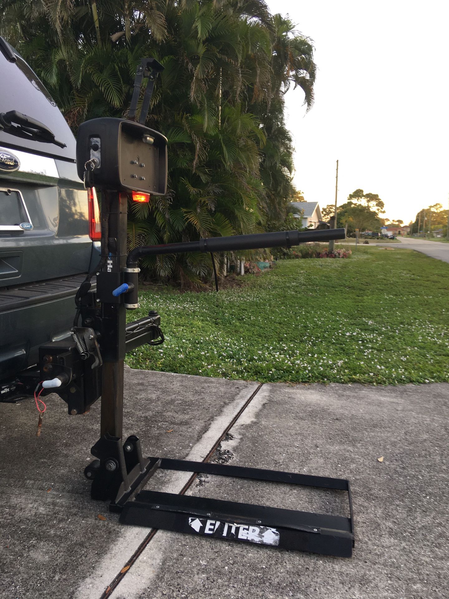 Power Wheelchair Lift / in 2” hitch - D/C Powered