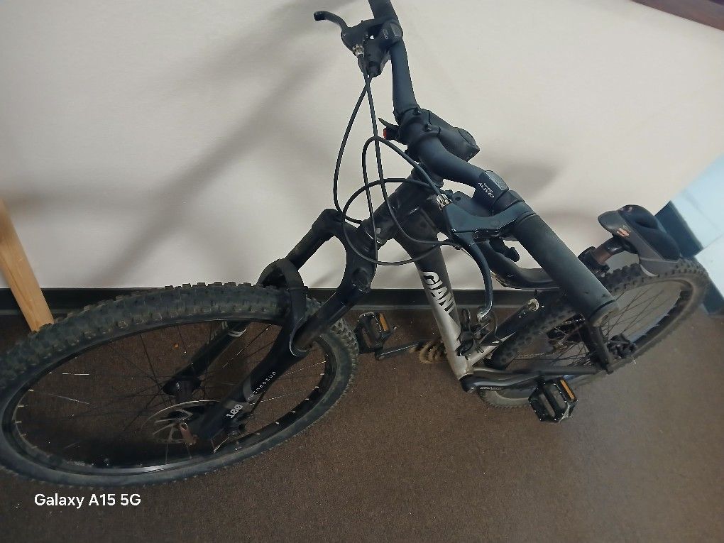 GIANT Mountain Bike