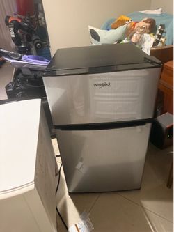 3.5 cubic feet Whirlpool fridge/ freezer