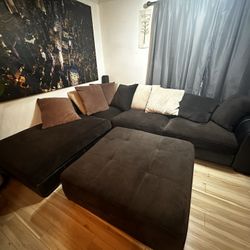 Sectional couch 