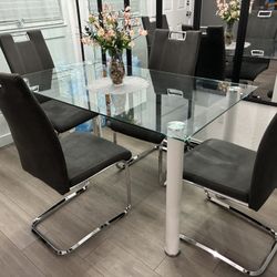 Glass Dining Table Four Grey Chairs / Comedor Cuatro Sillas