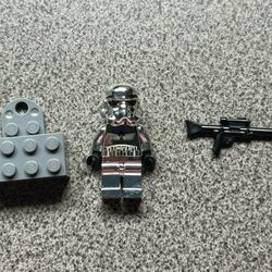 EXCLUSIVE ANNIVERSARY EDITION - LEGO Star Wars: Chrome Silver Stormtrooper Magnet