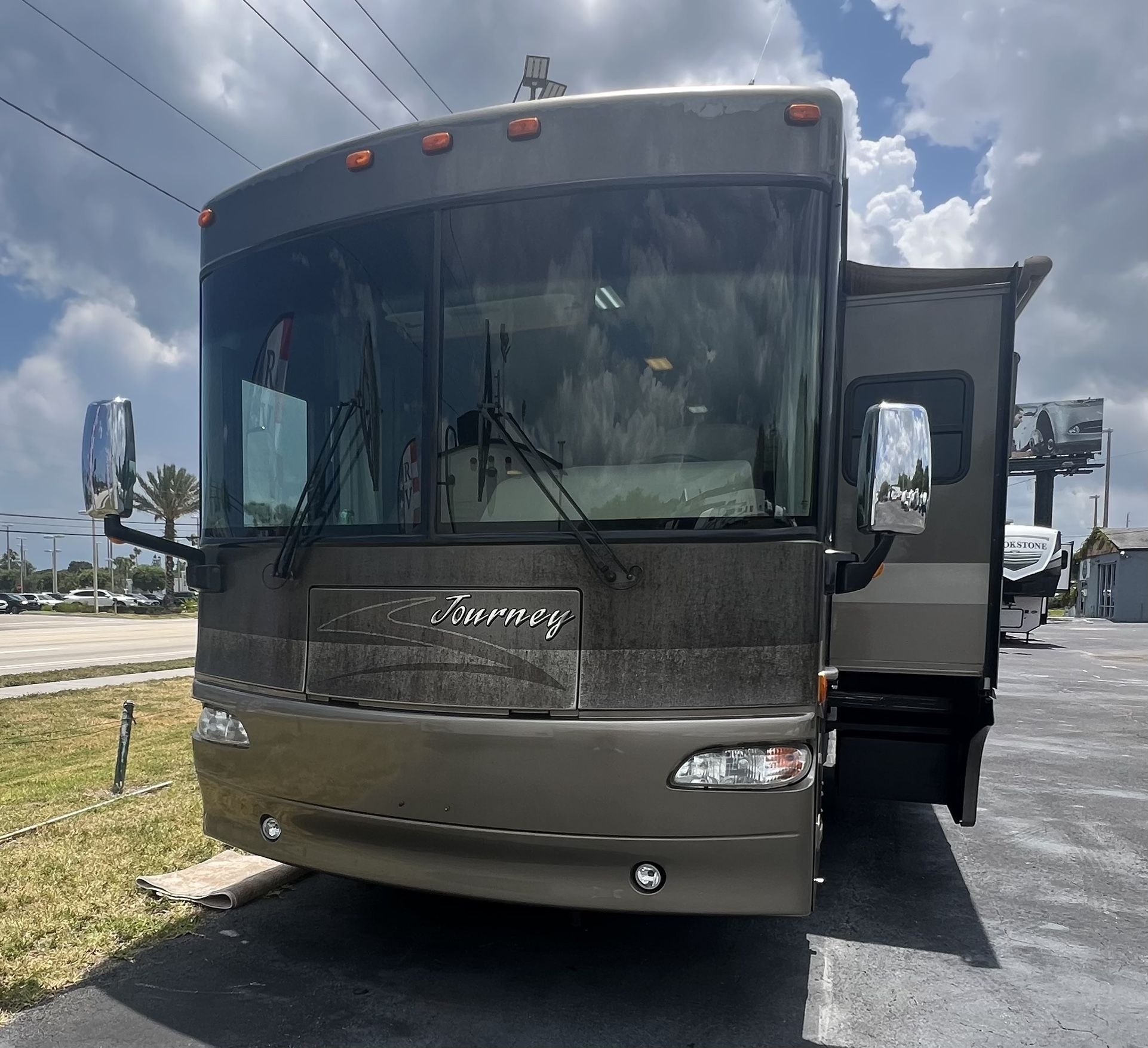 2006 Winnebago Journey 39K