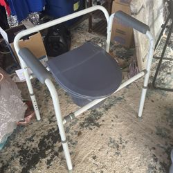 BEDSIDE COMMODE 