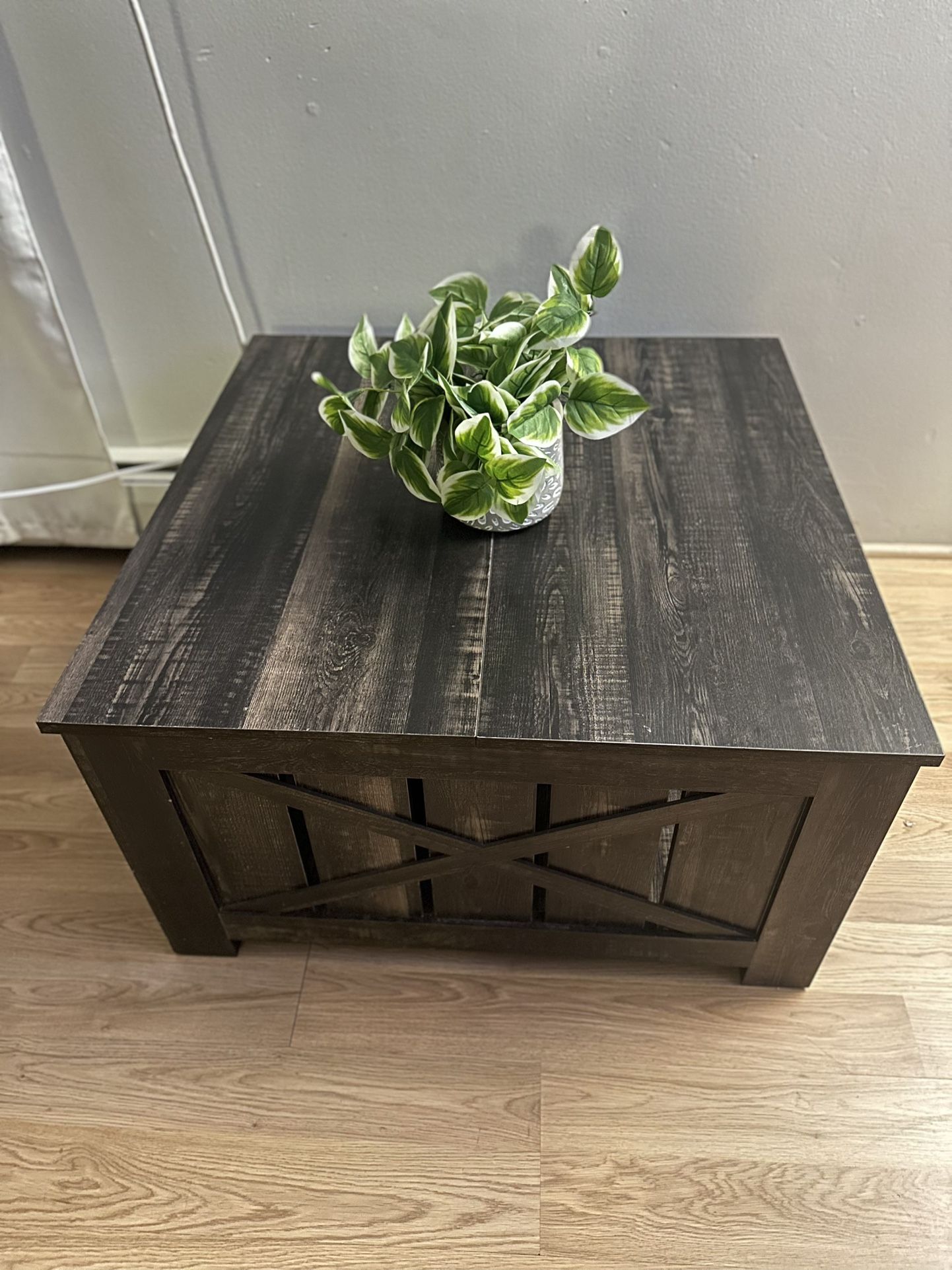 Coffee Table – Like New