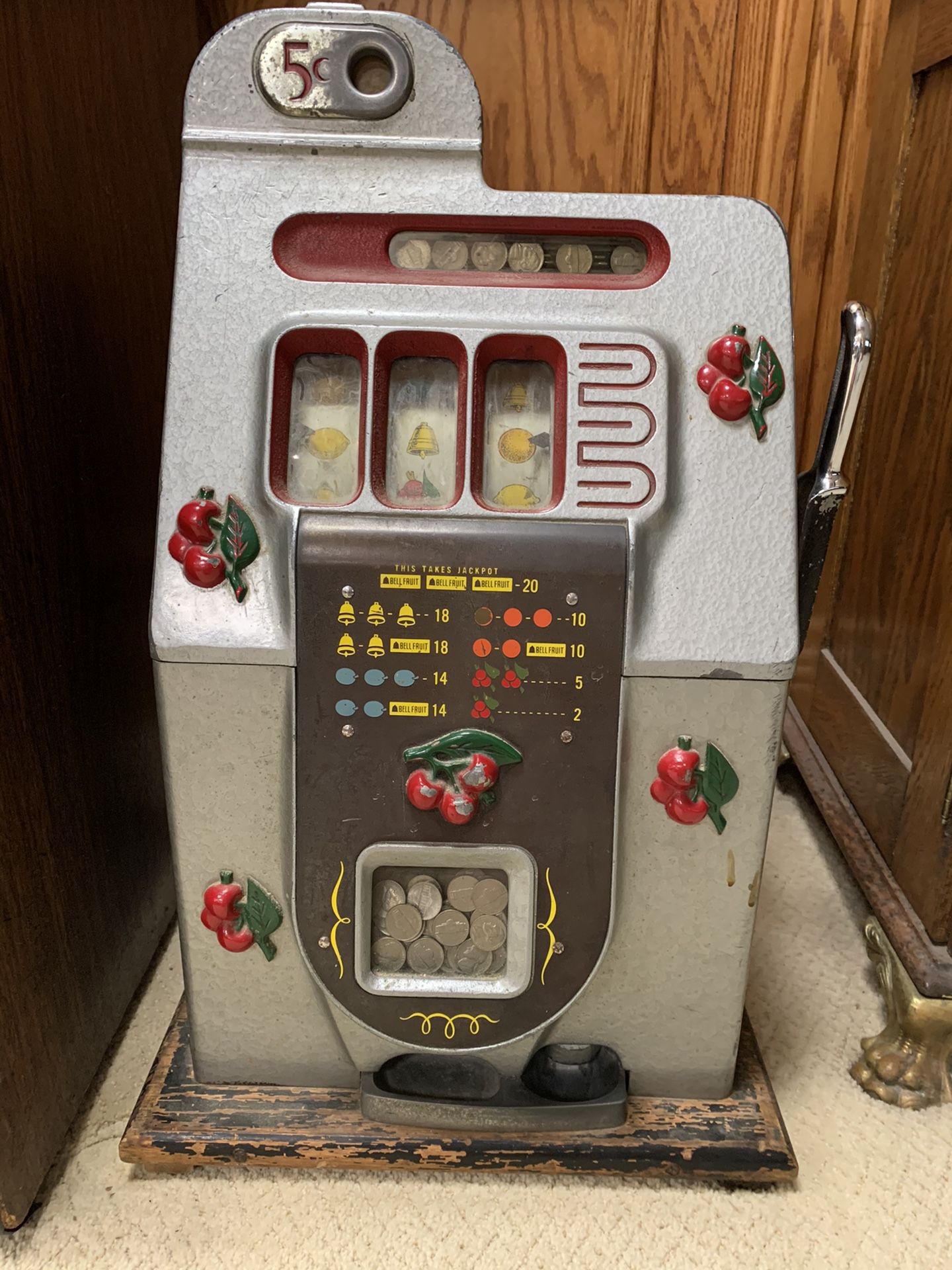 Antique Mills 5 cent slot machine