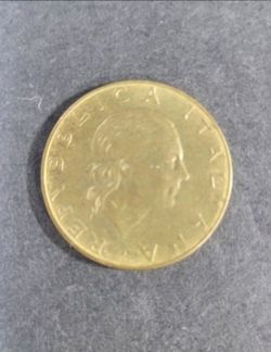 Vintage 1978 200 Lire Coin