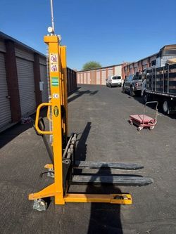 Apollo Manual Hydraulic Stacker