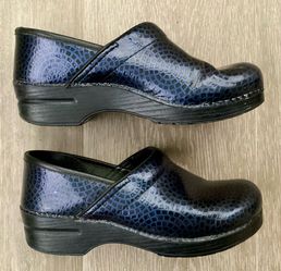 READ Dansko Professional Clogs Navy Medallion Leather Size 41 10.5 11