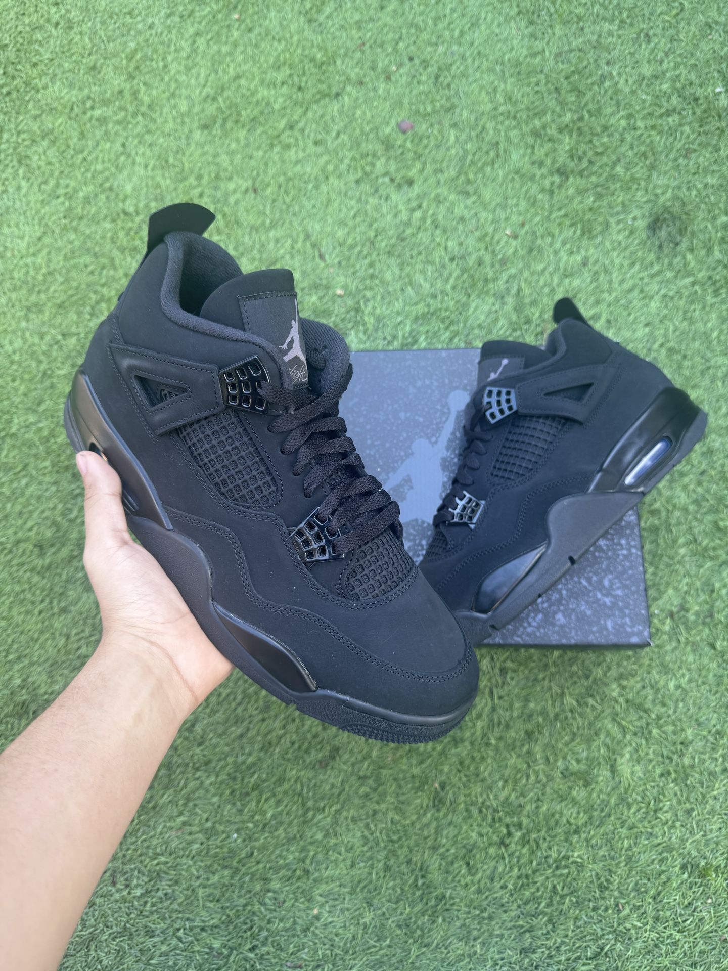 Jordan 4 “Black Cat” (2025) Size: 10.5M, 11M