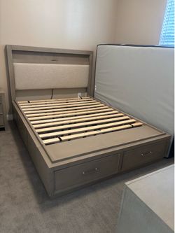 Queen Bed