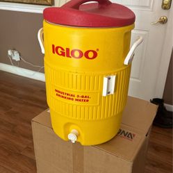 Igloo 5 gallon Drinking water Cooler 