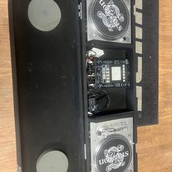 2 Turntables & Mixer 