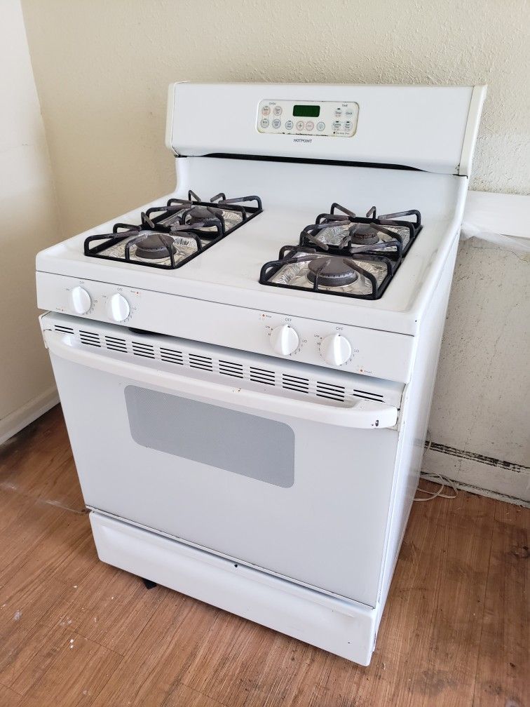 gas stove 30"w x 25" deep apartment size