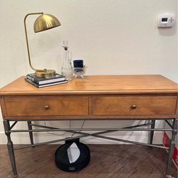Entry Table / Desk