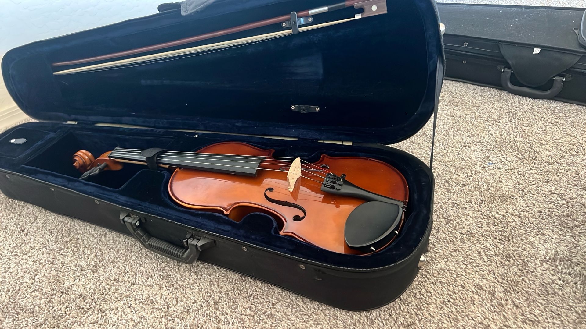 PALATINO 4/4 FULL SIZE VIOLIN WITH CASE, BOW, AND ROSIN