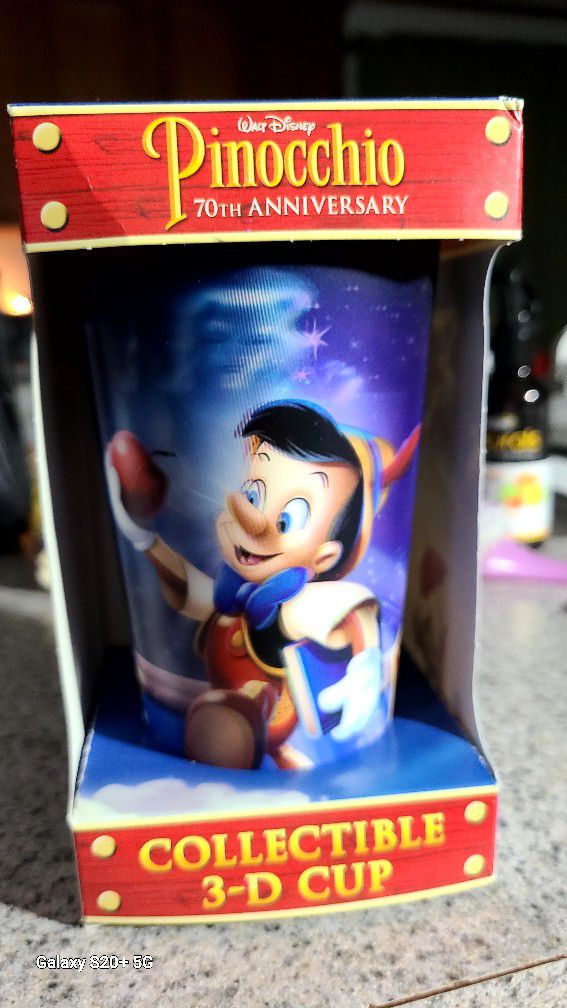 2 Walt Disney's Pinocchio 70th Anniversary Exclusive Collectible 3-D Cups (NIB)