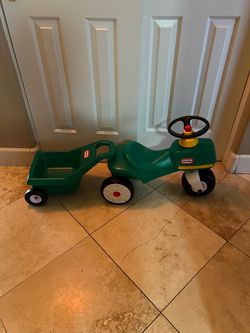 Little Tikes Ride-On Tractor with Trailer like new