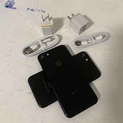 iPhone 7 32gb Unlocked( For International Use Only ) $70 Each Firm 