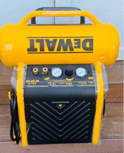 DEWALT 4.5-Gallon Portable Electric 225 PSI Horizontal Air Compressor