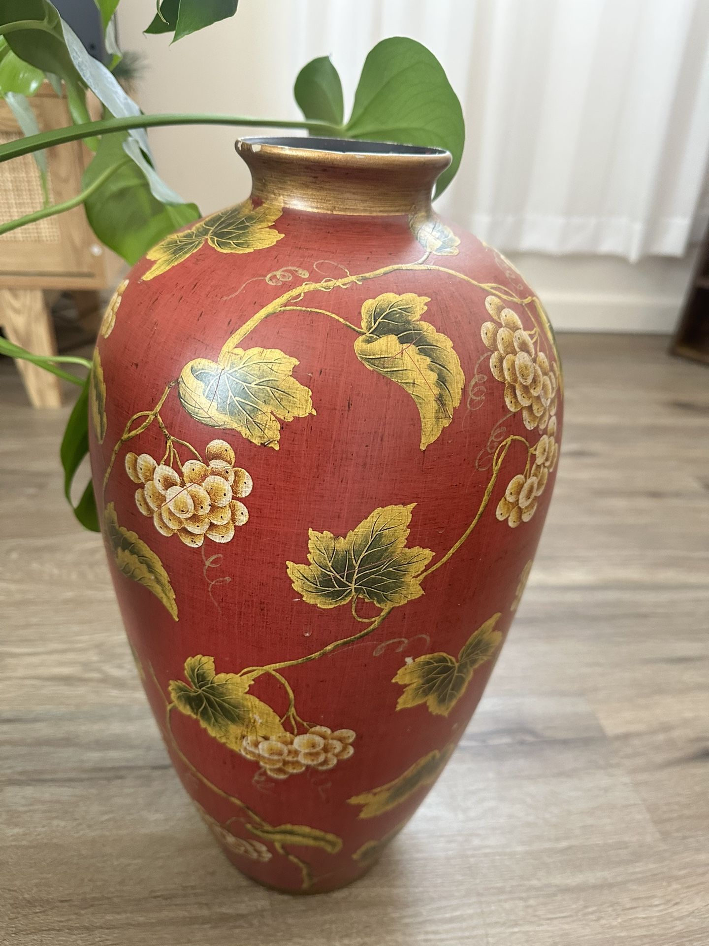 Vintage Asian style decorative vase