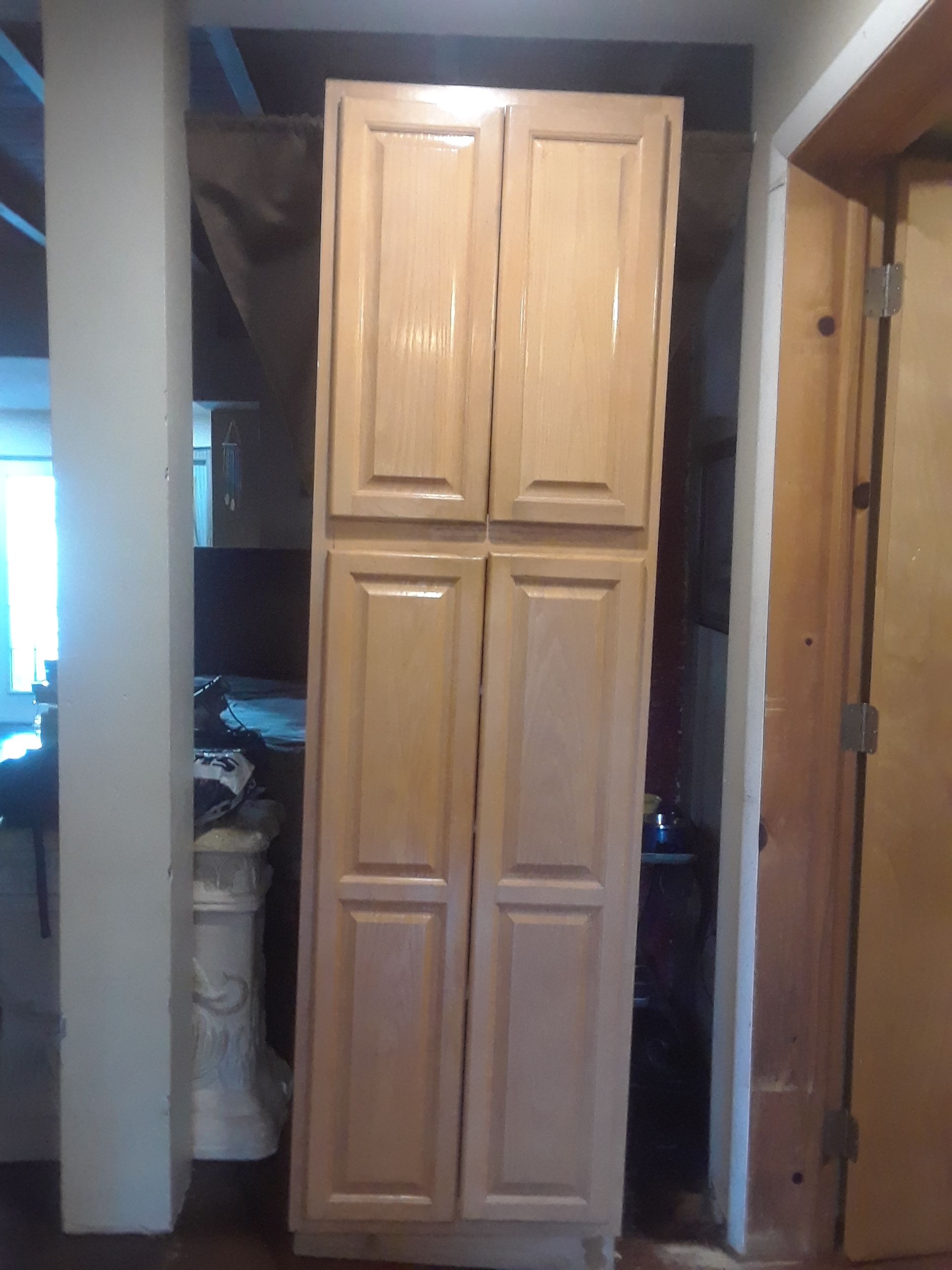 Pantry cabinet