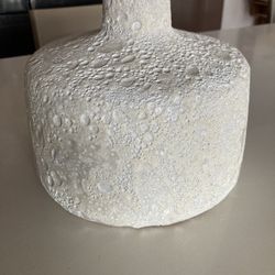 STONE  VASE - ROUND -  WHITE -  8”  ROUND