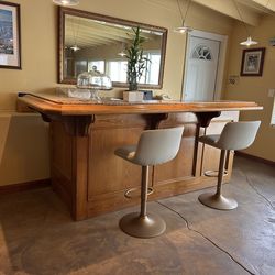 L-Shape BAR oak granite inlay. Free standing. Ceramic tiles in the back of the bar.