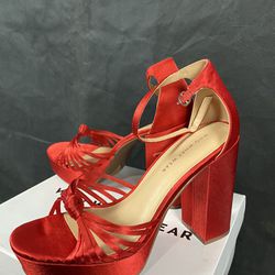 Brand New Gorgeous Women’s Red High Heels 👠 7 1/2
