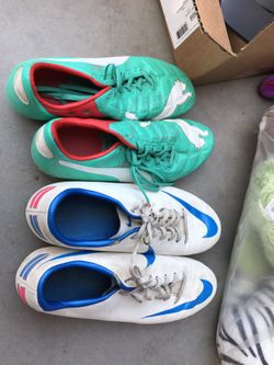 Soccer shoes