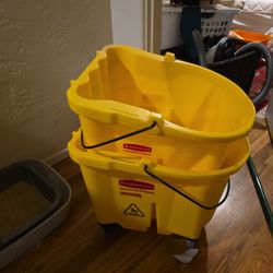 2 Rubbermaid Wavebreaker Mop Water Buckets Only 