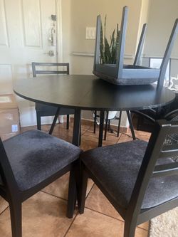 Dining table w/chairs