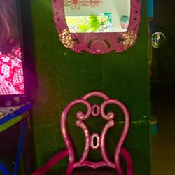 Set Mirror And Chair Style Maximalist 