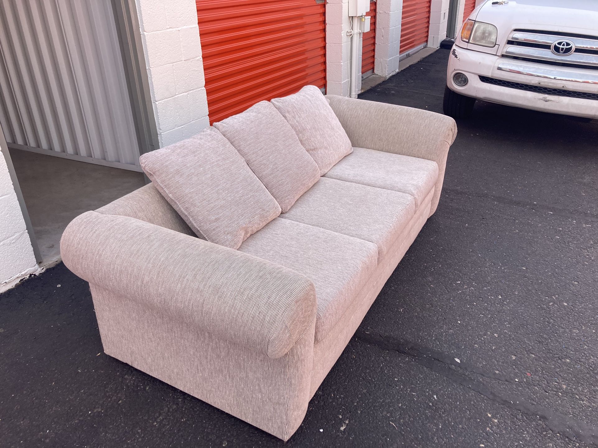 Slightly Used Couch FREE DELIVERY for Sale in Scottsdale, AZ OfferUp